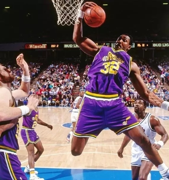 接中场直塞 接中场直塞